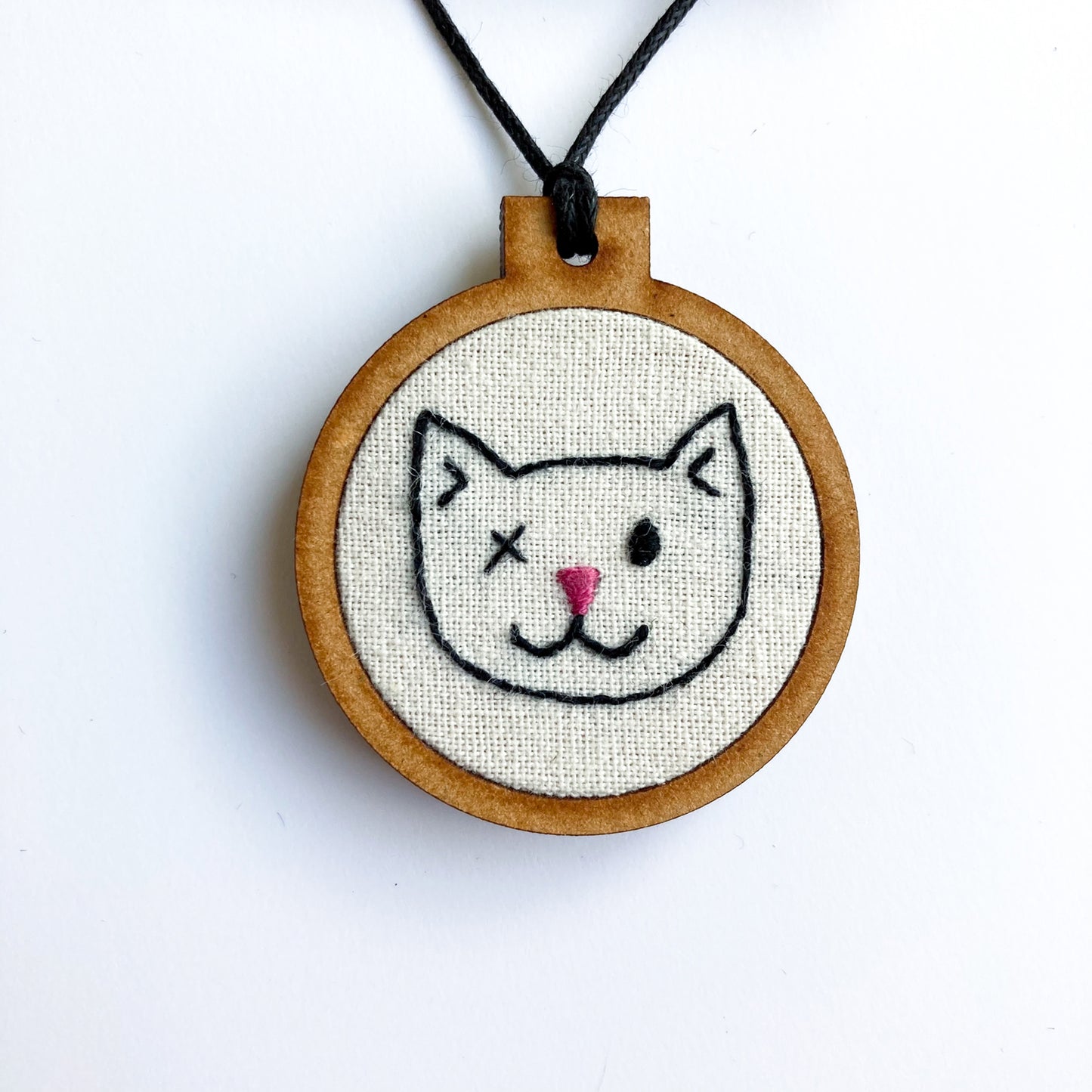 Dijes de Mini Bordados de Gatos