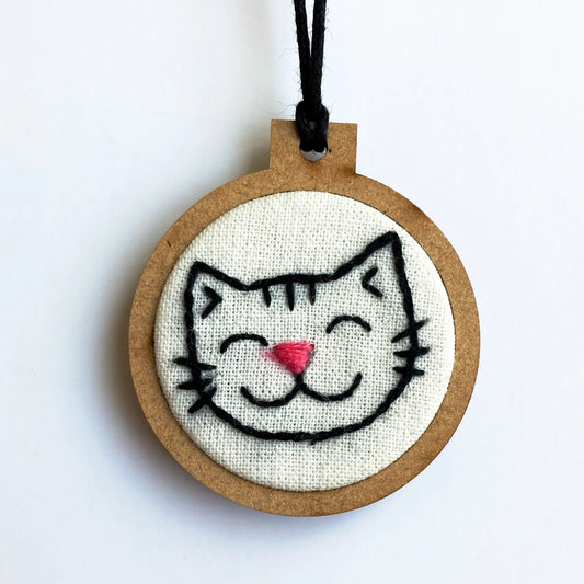 Dijes de Mini Bordados de Gatos